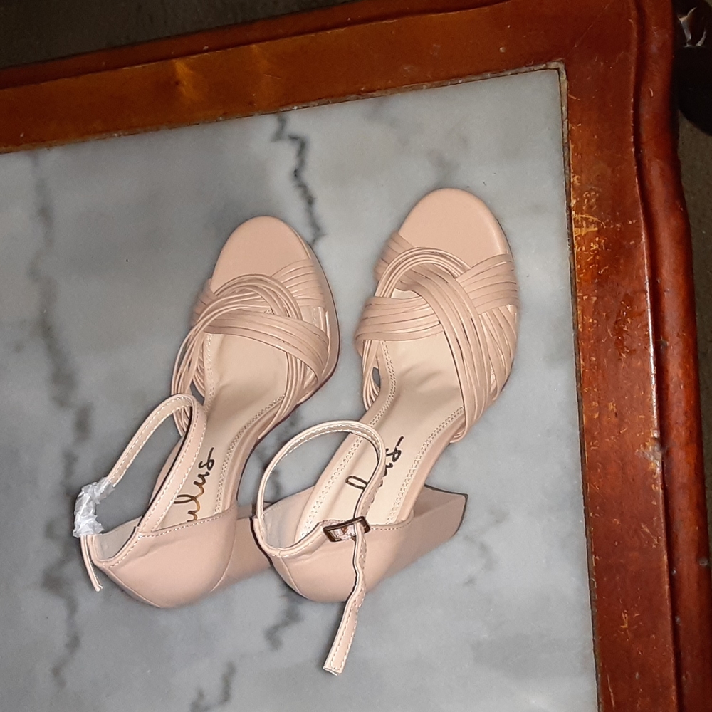 Lulu's platform strappy sandals sz 6 pale pink